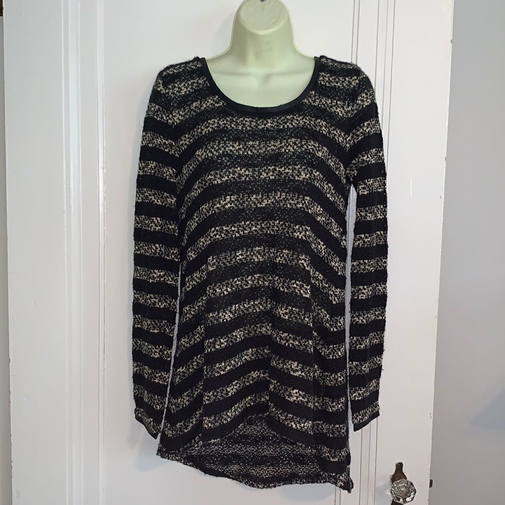 Chelsea &‎ Violet cream & black striped sweater